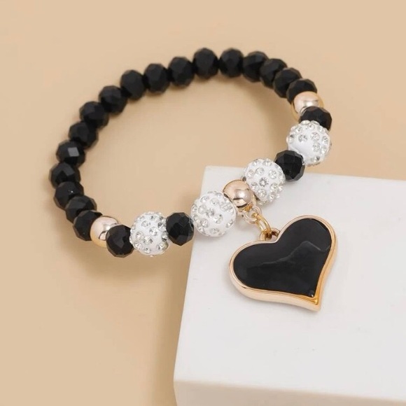 Trendy boutique Jewelry - 🖤 Heart Charm- Beaded Stretch Bracelet NWT